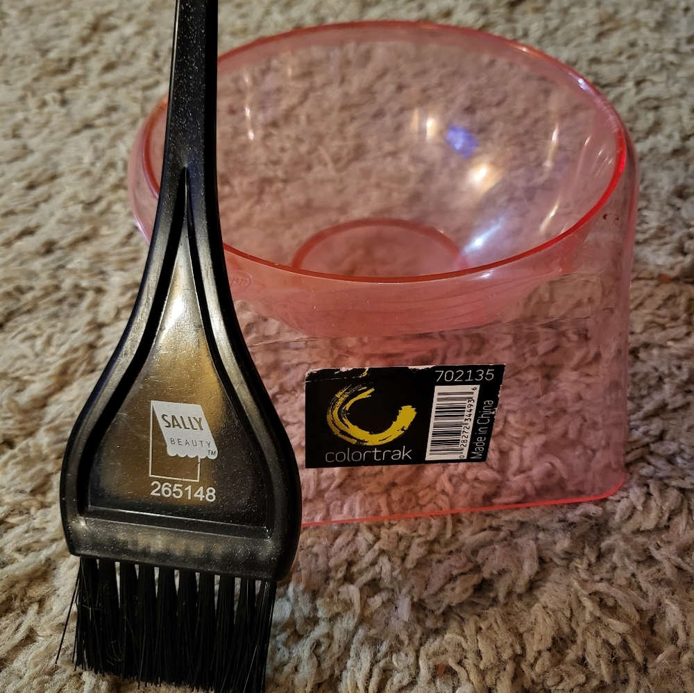 🏷 MUST BUNDLE Hair dye mixing bowl & brush